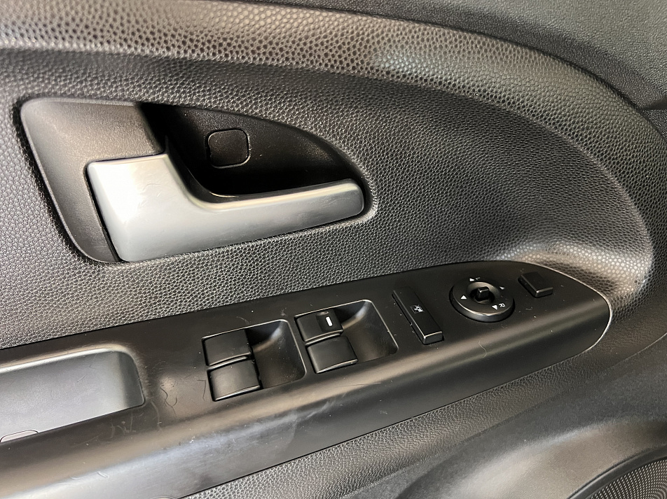 Kia Venga 1.6 MT, 2011, 270 000 км купить в Краснодаре – «Вариант Авто», 9